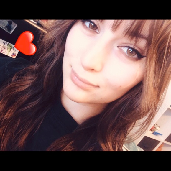 Meet your Posher, Gabrielle - Picture 1 of 1